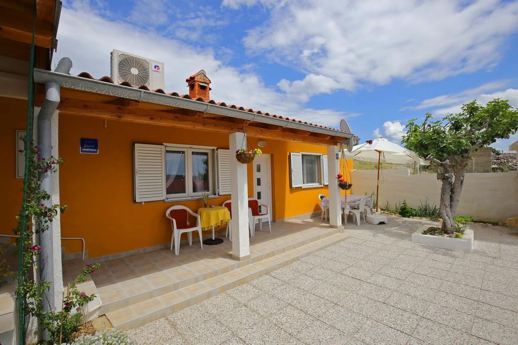 Apartment Marta Razanac Luaran gambar