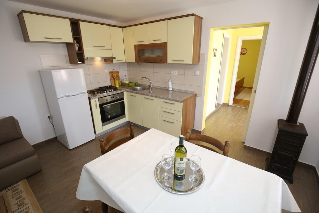 Apartment Marta Razanac Luaran gambar