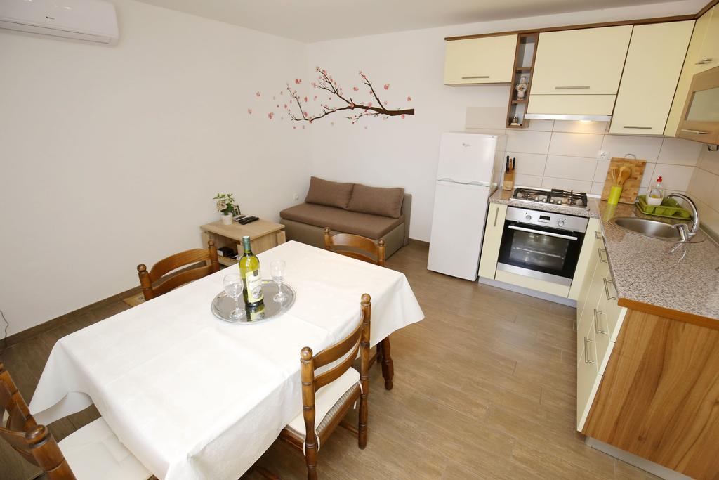 Apartment Marta Razanac Luaran gambar