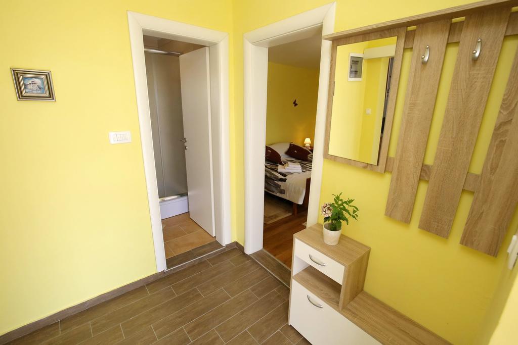 Apartment Marta Razanac Luaran gambar