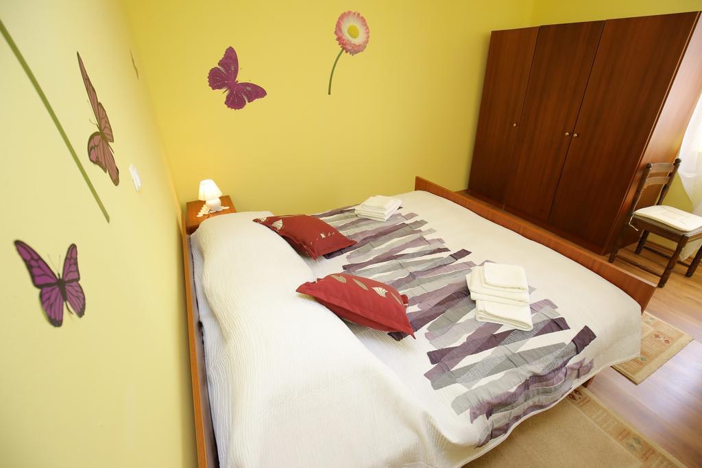 Apartment Marta Razanac Luaran gambar