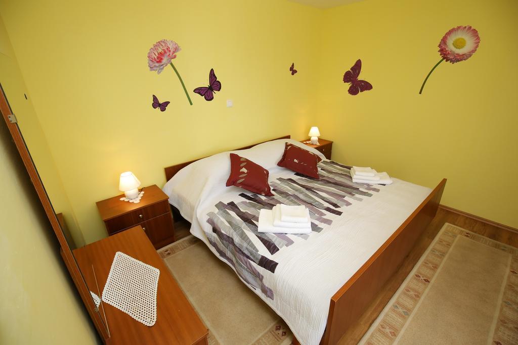 Apartment Marta Razanac Luaran gambar