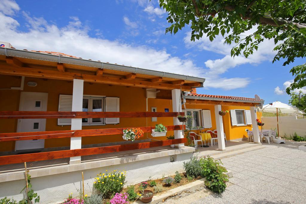 Apartment Marta Razanac Luaran gambar