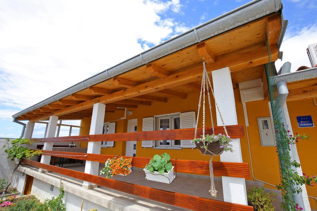 Apartment Marta Razanac Luaran gambar