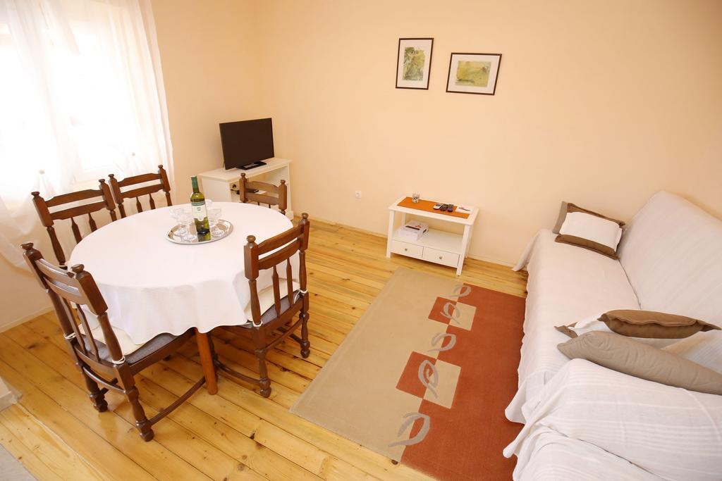 Apartment Marta Razanac Luaran gambar