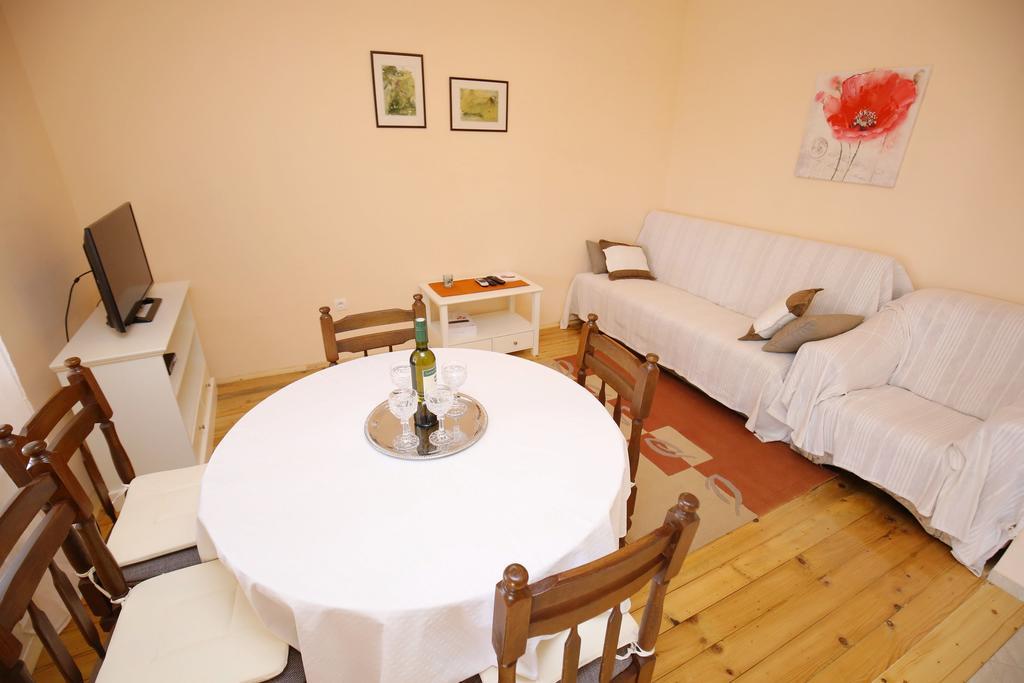Apartment Marta Razanac Luaran gambar