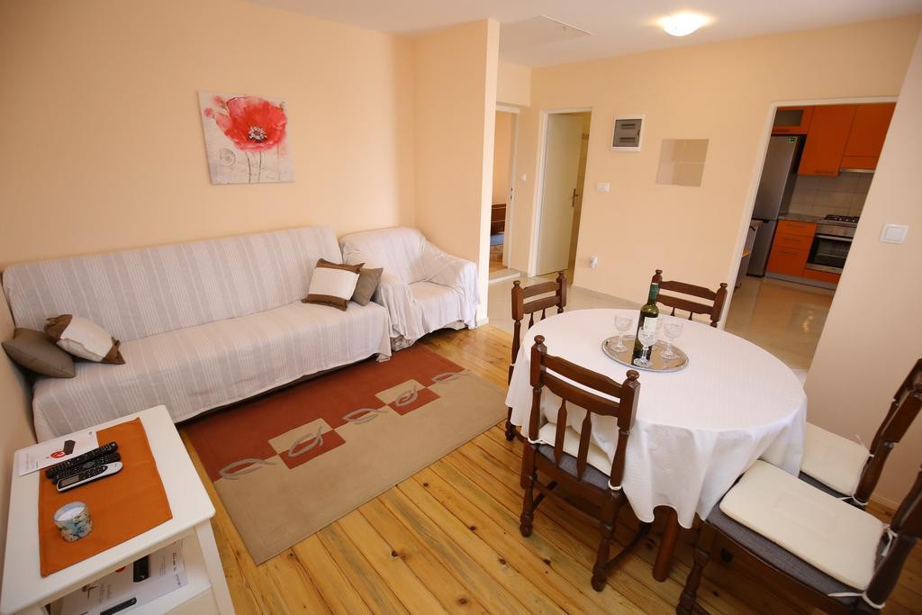 Apartment Marta Razanac Luaran gambar