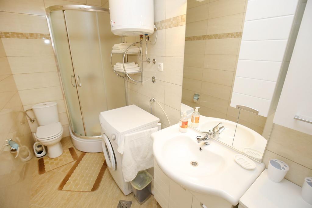 Apartment Marta Razanac Luaran gambar
