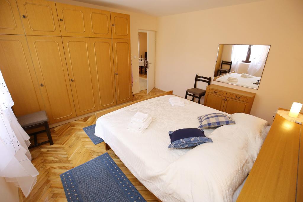 Apartment Marta Razanac Luaran gambar