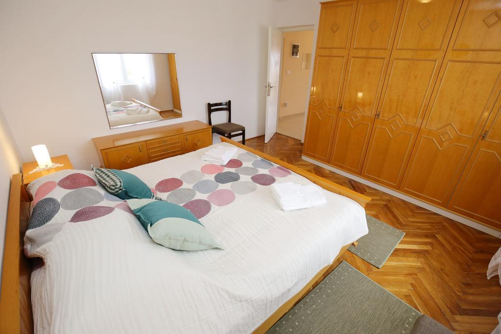 Apartment Marta Razanac Luaran gambar